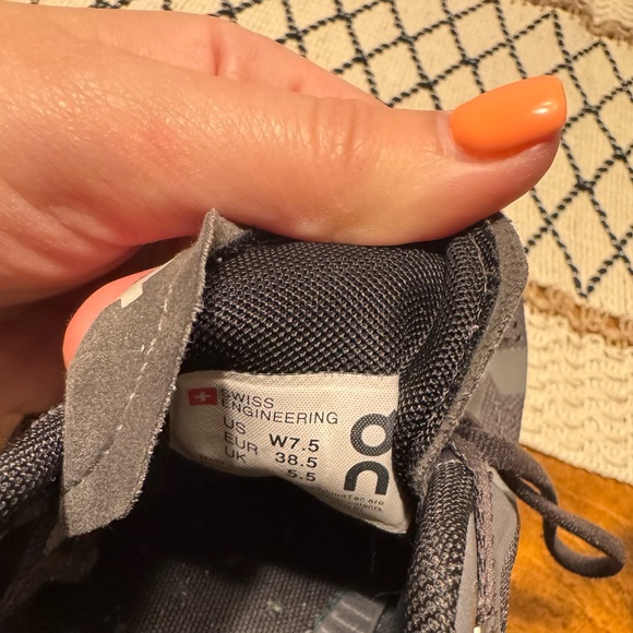 On Women’s Cloud X Tennis shoes/sneakers - Picture 6 of 8